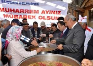 Suşehri’nde 10 Bin Kişilik Aşure Dağıtıldı