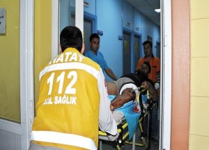 Yaralı Suriyeliler Reyhanlı'ya Getirildi