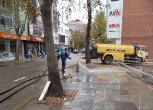 İzmit'te Caddeler Yıkandı