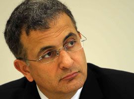 Yazarlarını Özür Dilemeye Davet Etti