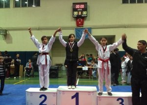 Taekwondocular Madalyayla Döndü
