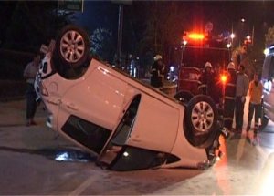 Polis Memuru Özel Arabasıyla Takla Attı