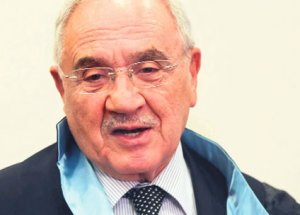 Aftan yararlanan Gönül Cübbe Giydi