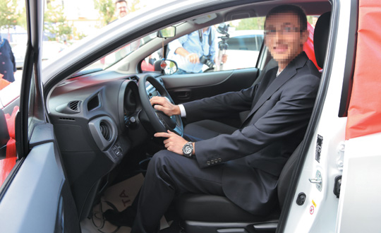 Araba İçin Yarışıyorlar