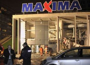 Letonya'da Süpermarket Çöktü