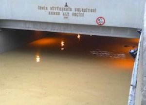 İzmir'i Sel Aldı