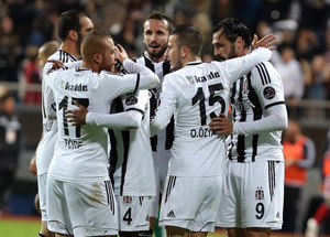 Beşiktaş İlk Yarıda İşi Bitirdi