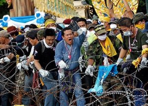 Bangkok'ta Olağanüstü Hal İlan Edildi