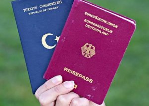 Türklerden Çifte Vatandaşlık Baskısı