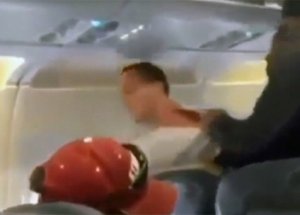 'Uçakta bomba var' Diye Bağırınca...