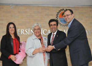 Başarılı İş Kadınları Plaketle Onurlandırıldı