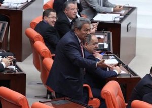 Meclis'e Gelir Gelmez Tartışma Çıktı