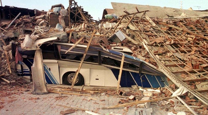 Komşuda Deprem: 7 ölü!