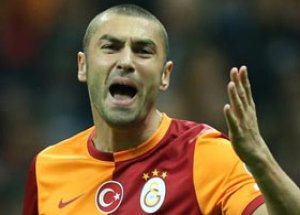 Ünlü Futbolcuyu Dolandırdılar!