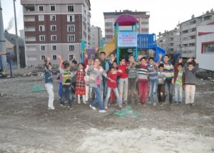Ağrı Belediyesi çocukları parklarla buluşturdu