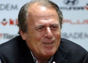 Mustafa Denizli İmzayı Attı