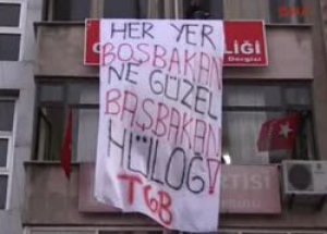 Başbakan Erdoğan Afişine 6 Gözaltı