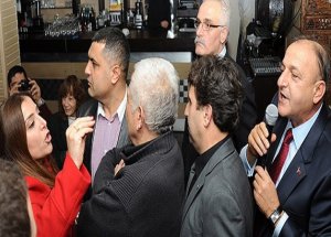 Oktay Vural'a Londra'da Protesto