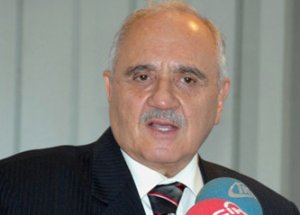 Ak Partili Eski Bakan Mezarını Hazırlattı