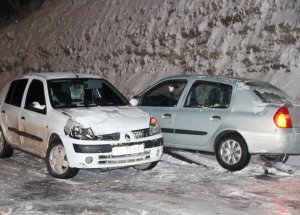 Yollar Buz Pistine Döndü