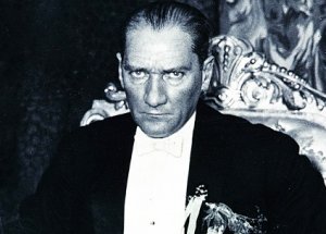 Twitter'da Atatürk'ün Olay Olan Fotoğrafı!