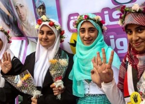 Darbeciler Kız Yurduna Saldırdı