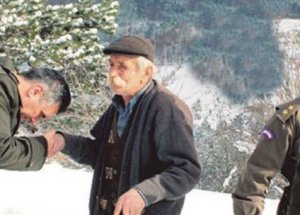Bu Şehit Babasının Eli Öpülür