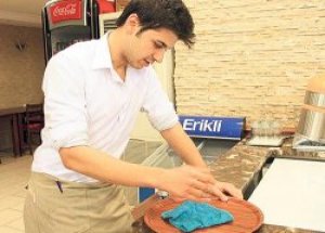 Emrah'ın Oğlu Bakın Ne Yapıyor