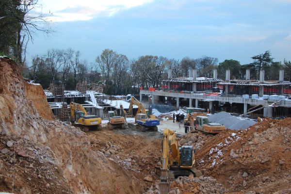 Başbakan'ın Evinin Yakınında Patlama