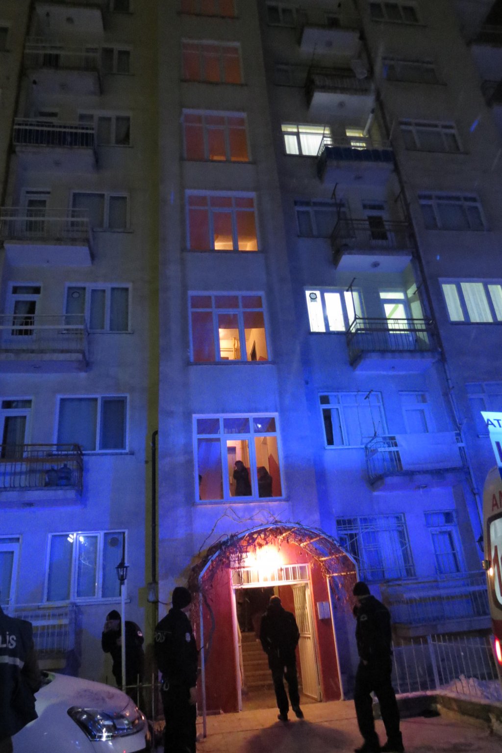 Apartmanın Havalandırma Boşluğuna Düşen Şahıs Öldü