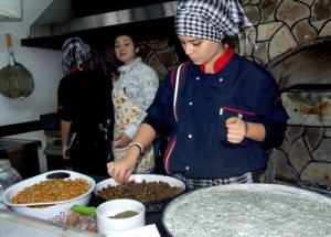 Çiğ köfteye üniversiteli eli değdi