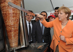 Angela Merkel döner kesti