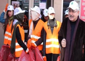 Öğrenciler’den Çevre Temizliği