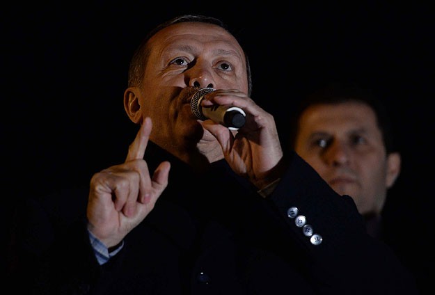 Sizin Kardeşliğiniz Molotofkokteyli İle Dolaşanlara Karşı Mı?