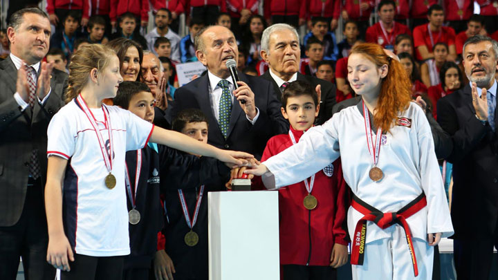 Topbaş‘tan okullara büyük müjde!