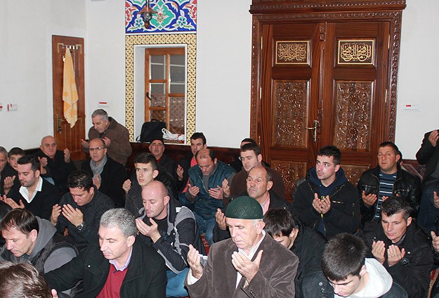 Karadağ'daki Camilerde Erdoğan İçin Dua
