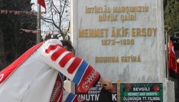 Mehmet Akif Ersoy, mezarı başında anıldı
