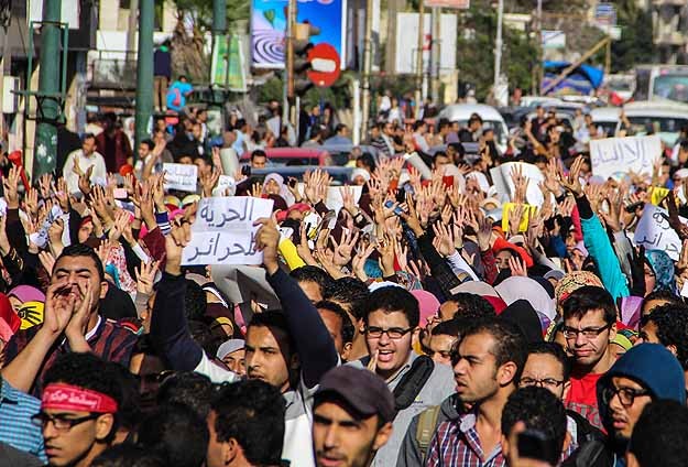 Öğrenci gösterilerine "rektörlükten izin" şartı
