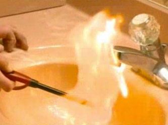 Musluk suyu alev aldı