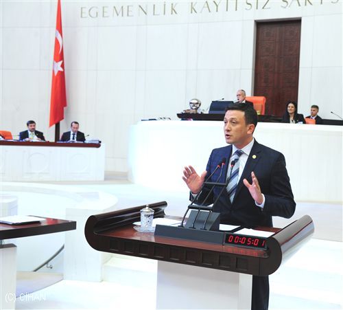 Ak Parti’de İstifa Eden Vekillere Tepki