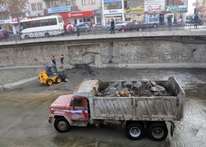 Karaçomak Deresi’nde Temizlik Çalışması