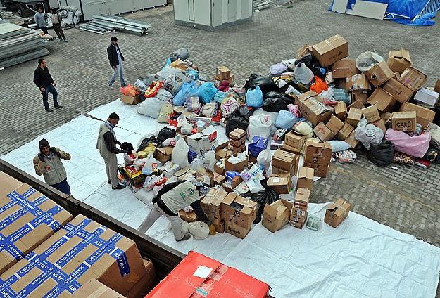 3 yardım tırı Reyhanlı'da