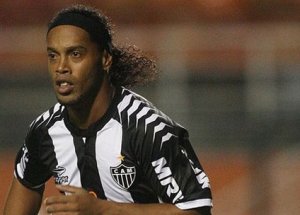 Ronaldinho Transferi Yılan hikayesine Döndü!