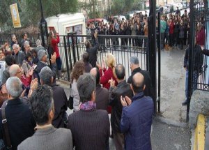 İzmir'de Laikler Yine Hızını Alamadı!