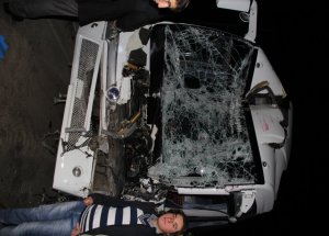 Sakarya’da Minibüs Tır’la Çarpıştı: 11 Yaralı