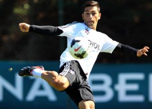 Beşiktaşlı Futbolcu Bıçaklandı