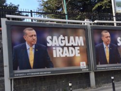 Zaman'ın Tam Karşısına Erdoğan Afişi