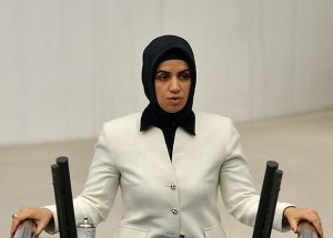 İlk Kez Başörtülü Milletvekili Komisyon Başkanı Oldu