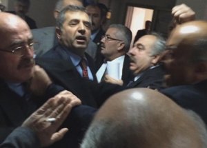 AK Partili Ve MHP'liler Yumruklaştı