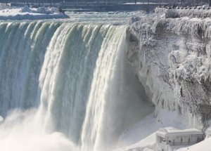 Niagara Şelalesi Buz Akıyor!